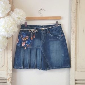 Basic House pleated demin floral embossed skirt women's size